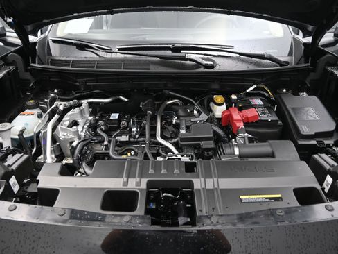 Certified 2025 Nissan Kicks SV image 21