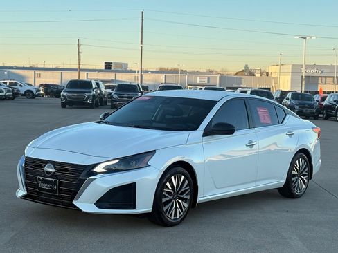 Certified 2024 Nissan Altima 2.5 SV image 6