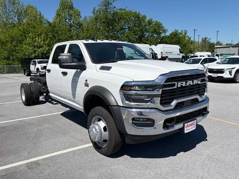 New 2026 RAM 5500 Tradesman w/ Chrome Appearance Group AWD/4WD image 2