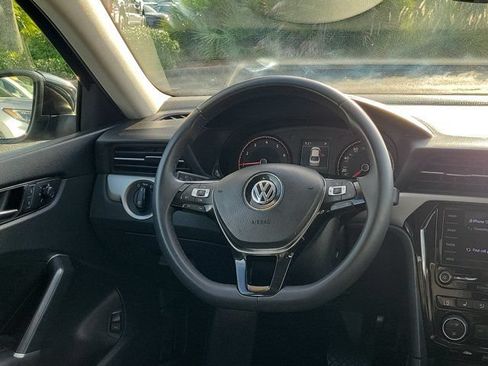 Used 2021 Volkswagen Passat 2.0T SE FWD image 3