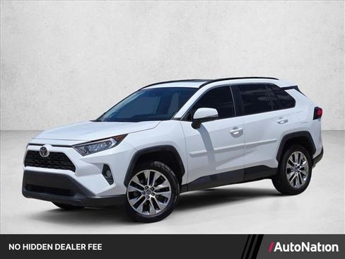 Used 2020 Toyota RAV4 XLE Premium FWD image 1