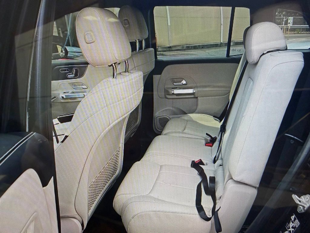 Used 2021 Mercedes-Benz GLB 250 4MATIC w/ Premium Package image 12