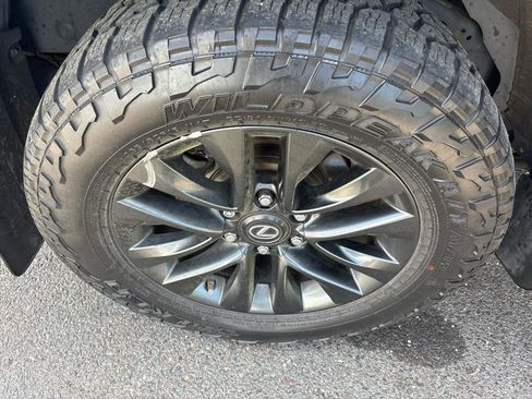 Used 2021 Lexus GX 460 Premium w/ Premium Package image 21