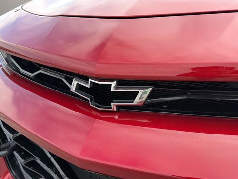 Used 2018 Chevrolet Camaro ZL1 image 28