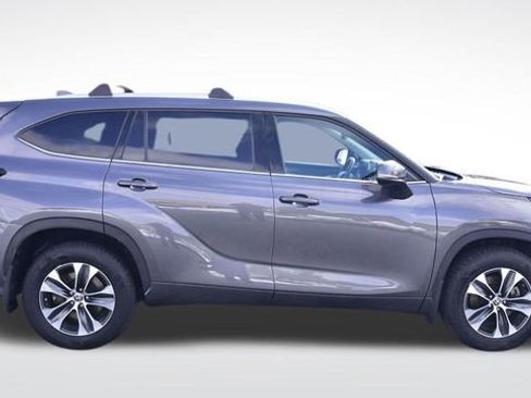 Certified 2021 Toyota Highlander XLE image 5