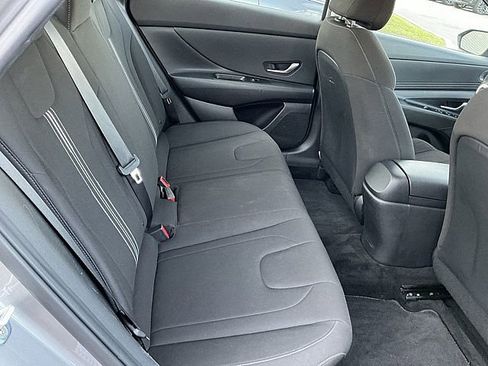 Used 2023 Hyundai Elantra SEL w/ Convenience Package image 18