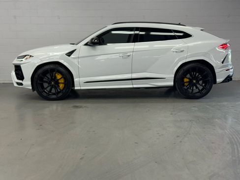 Used 2021 Lamborghini Urus image 3