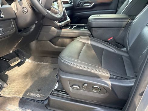 Used 2025 GMC Yukon Denali AWD/4WD image 21