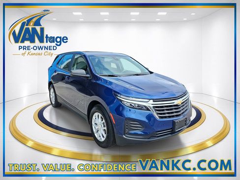 Used 2022 Chevrolet Equinox LS FWD image 3