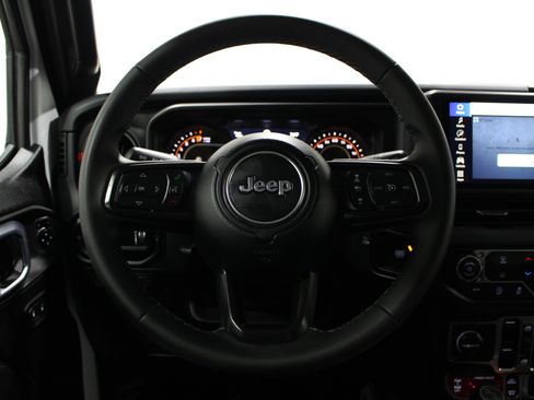 Used 2026 Jeep Gladiator Rubicon AWD/4WD image 11