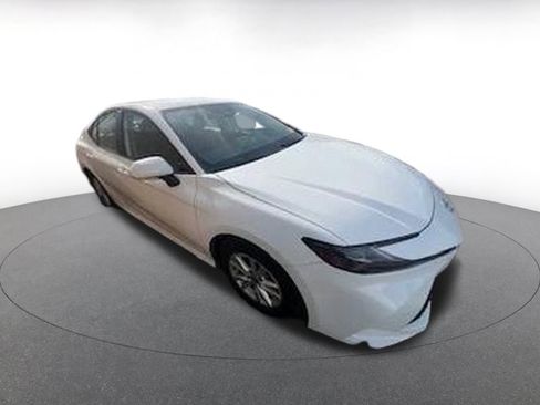 Used 2025 Toyota Camry LE image 1