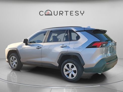 Used 2020 Toyota RAV4 LE image 3