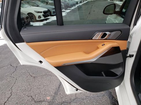 Used 2025 BMW X5 xDrive50e w/ M Sport Package image 12