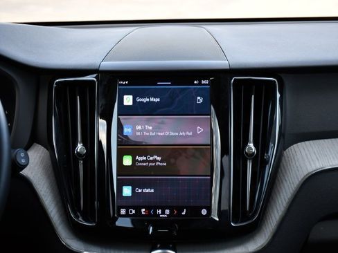 Certified 2025 Volvo XC60 B5 Plus image 19