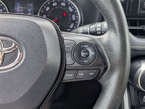 Used 2020 Toyota RAV4 XLE image 19
