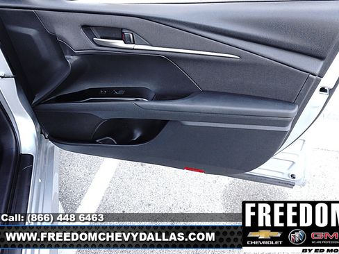 Used 2025 Toyota Camry LE image 33