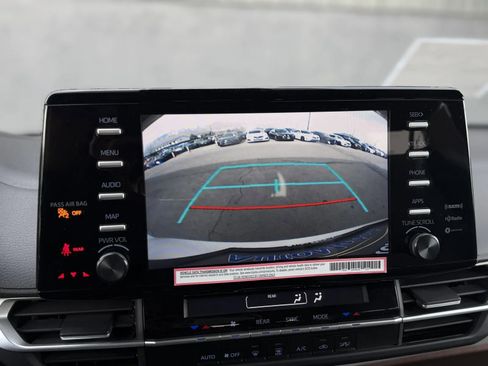 Used 2024 Toyota Sienna LE image 30