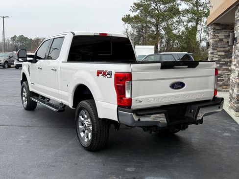 Used 2019 Ford F250 Lariat w/ Chrome Package image 3