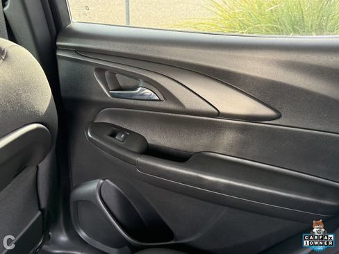 Used 2023 Chevrolet TrailBlazer LT FWD image 11