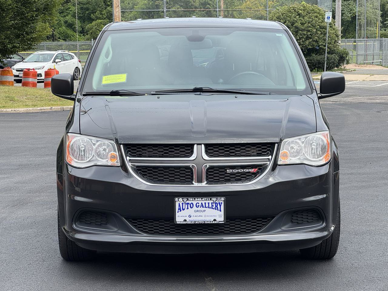 Used 2019 Dodge Grand Caravan SE FWD image 2