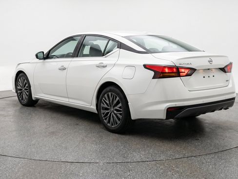 Used 2025 Nissan Altima 2.5 SV FWD image 6