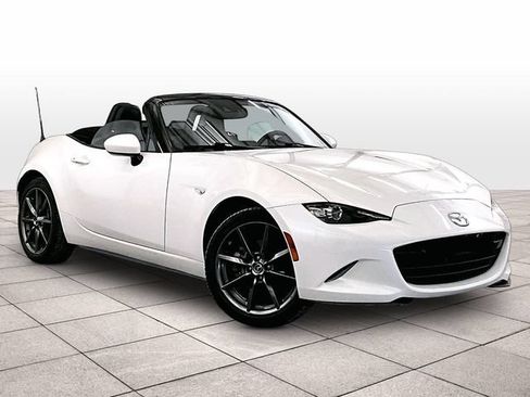 Used 2018 MAZDA MX-5 Miata Grand Touring RWD image 2