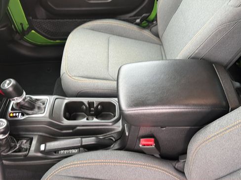 Used 2025 Jeep Wrangler Sport image 18