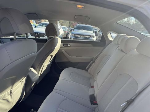 Used 2017 Hyundai Sonata SE image 8