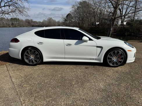 Used 2016 Porsche Panamera GTS image 3