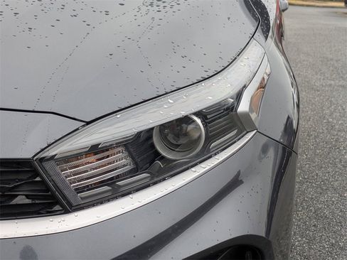 Used 2022 Kia Forte LXS w/ LXS Technology Package image 9