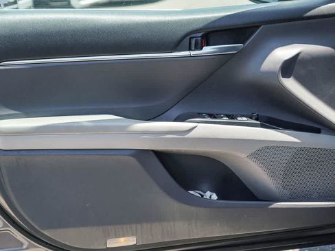 Used 2018 Toyota Camry LE FWD image 19
