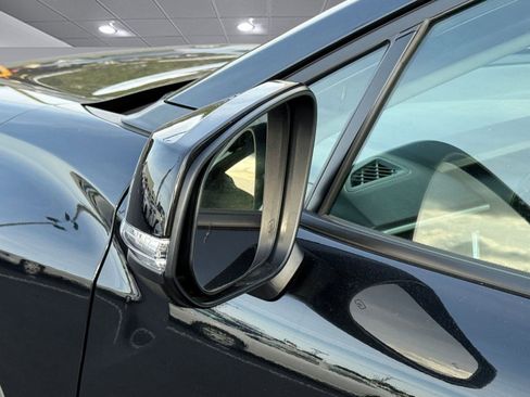 Used 2025 Toyota Corolla Cross LE image 22