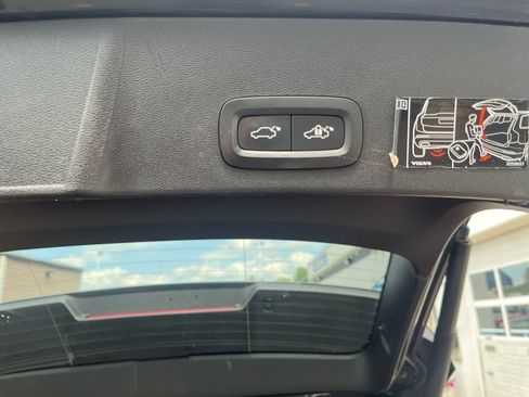 Used 2019 Volvo XC40 T5 R-Design AWD/4WD image 27