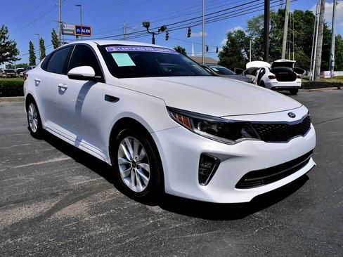 Used 2018 Kia Optima S FWD image 3