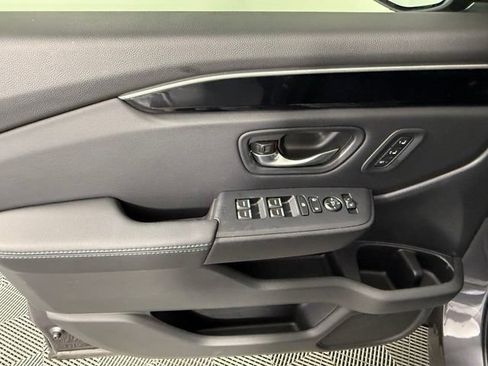 Used 2025 Honda Pilot Touring image 13