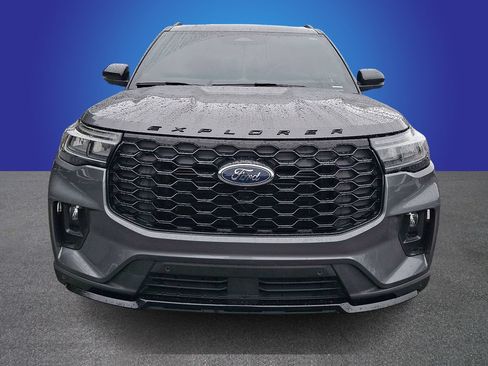 Used 2025 Ford Explorer ST-Line w/ Premium Package AWD/4WD image 2
