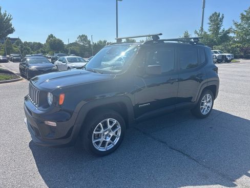 Used 2023 Jeep Renegade Latitude w/ Premium Group AWD/4WD image 1
