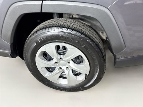 Used 2019 Toyota RAV4 LE AWD/4WD image 25