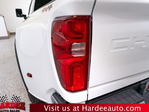Used 2024 Chevrolet Silverado 3500 LT w/ Convenience Package image 9