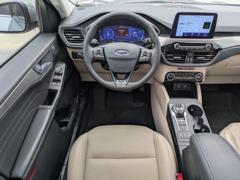 Used 2021 Ford Escape Titanium FWD image 15