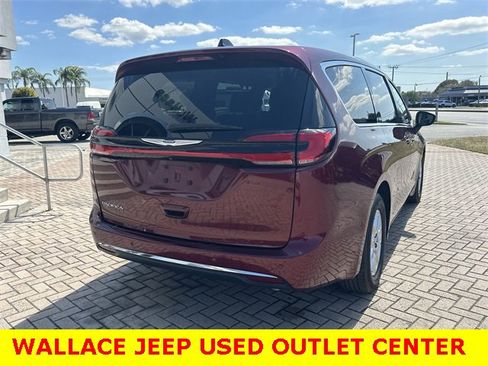 Certified 2023 Chrysler Pacifica Touring-L image 6