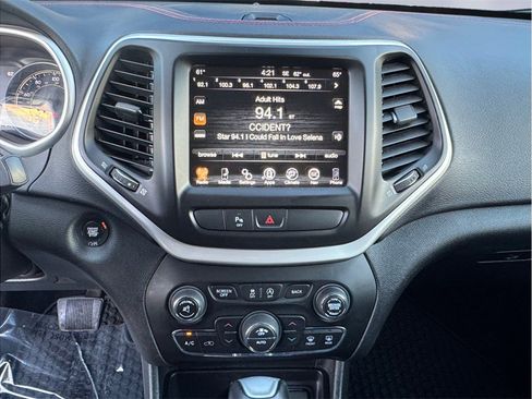 Used 2018 Jeep Cherokee Trailhawk w/ Trailer Tow Group image 11