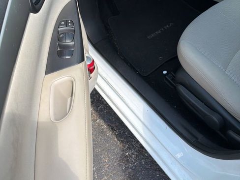 Used 2017 Nissan Sentra S FWD image 10