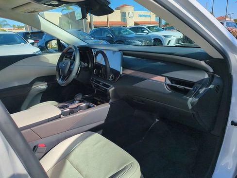 Used 2024 Lexus RX 350 w/ Convenience Package image 32