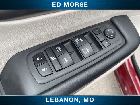 Used 2023 Chrysler Pacifica Touring-L FWD image 23