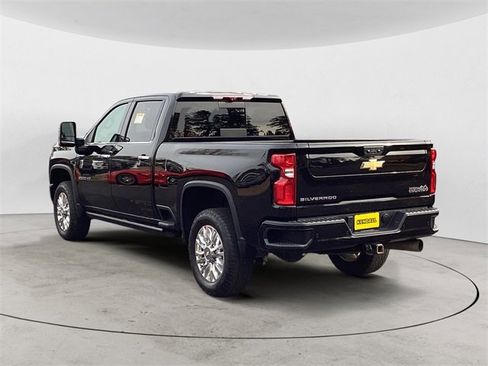 Used 2022 Chevrolet Silverado 2500 High Country w/ Z71 Off-Road Package image 3