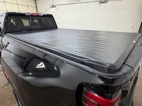 Used 2024 GMC Sierra 3500 Denali Ultimate AWD/4WD image 18