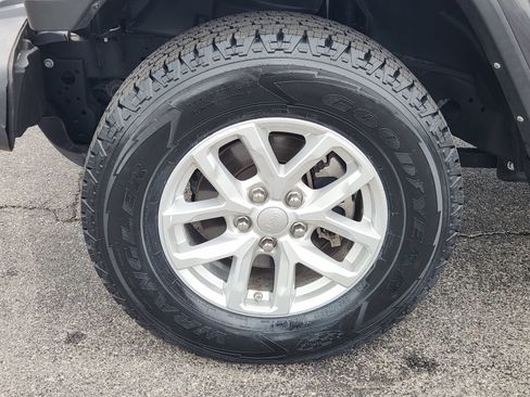 Used 2022 Jeep Wrangler Unlimited Sahara AWD/4WD image 14