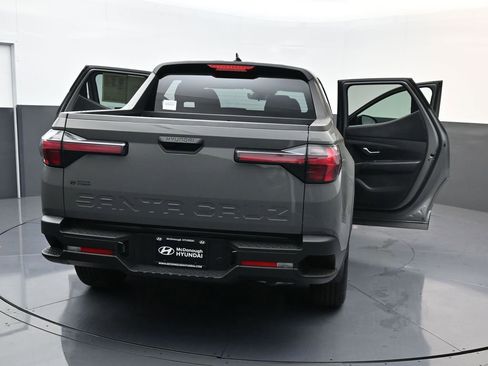 Used 2025 Hyundai Santa Cruz SE image 29