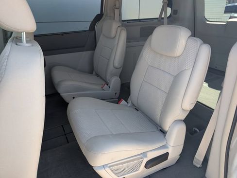 Used 2010 Chrysler Town & Country Touring w/ Family Value Group FWD image 9